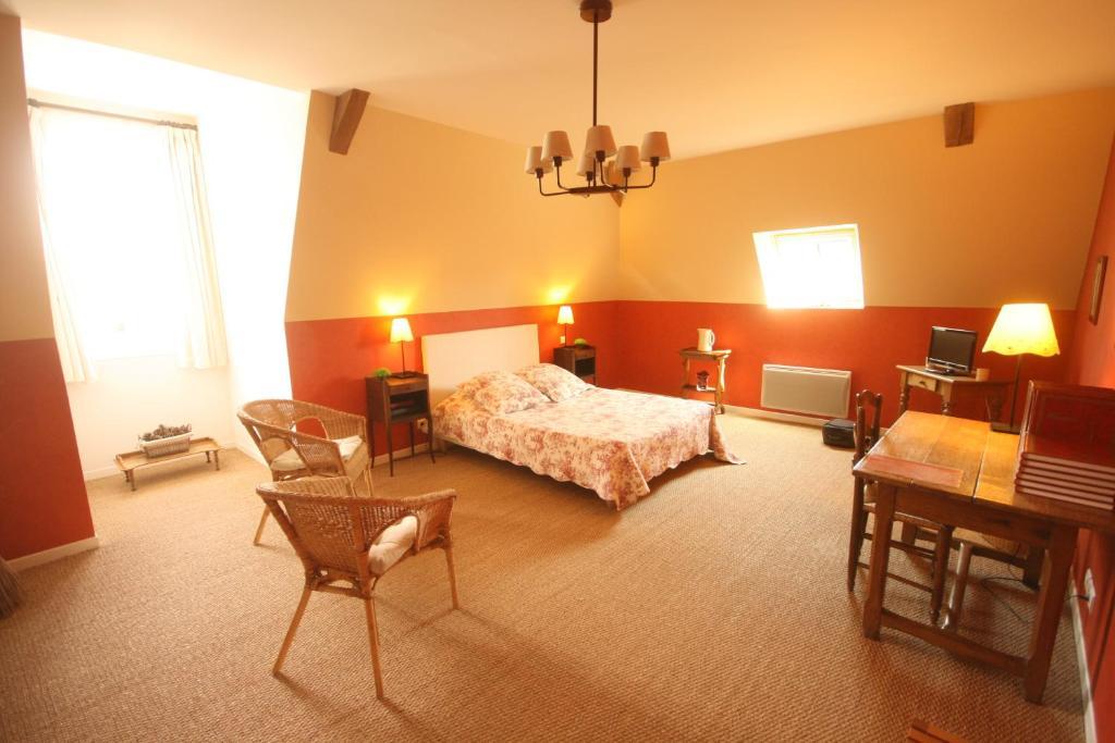 Grand gîte Carrière l'Evêque 9 chambres 15 personnes Septmonts Chambre photo