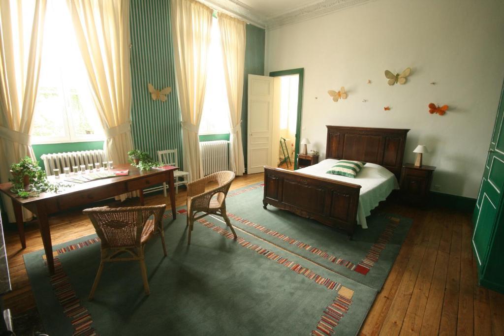 Grand gîte Carrière l'Evêque 9 chambres 15 personnes Septmonts Chambre photo